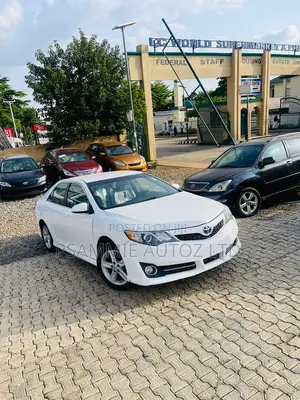 Toyota Camry SE 4dr Sedan (2.5L 4cyl 6A) 2013 White