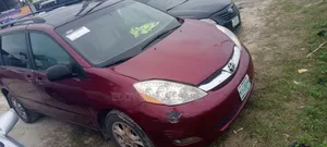 Toyota Sienna 2006 Red