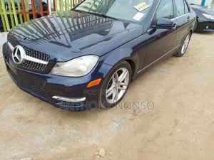 Mercedes-Benz C300 2014 Blue
