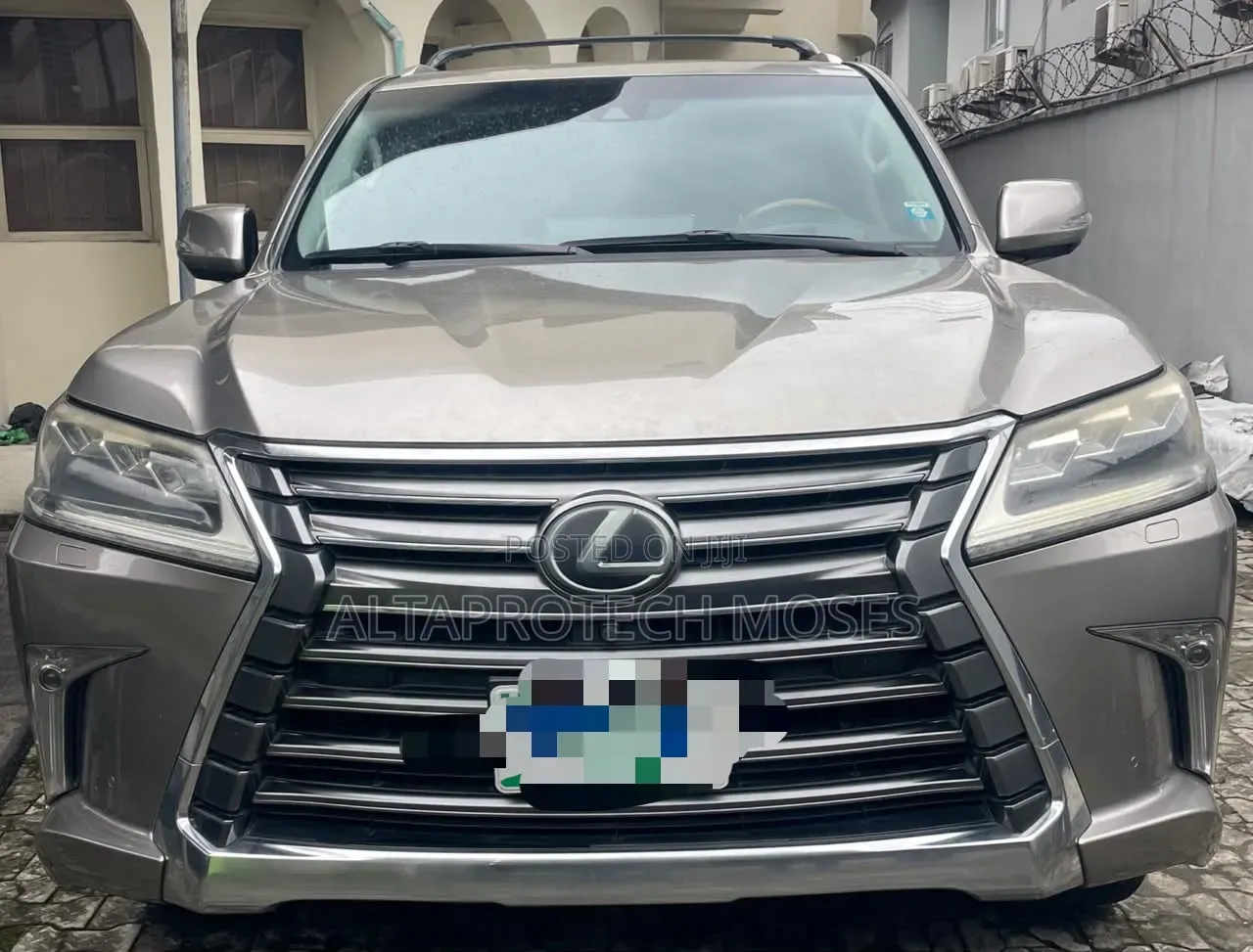 Lexus LX 2017 Gold