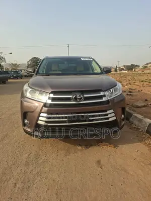 Toyota Highlander XLE 4x2 V6 (3.5L 6cyl 8A) 2017 Brown