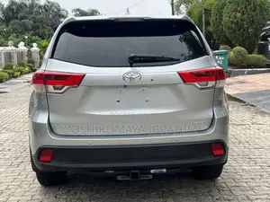 Toyota Highlander Limited 4dr SUV AWD (3.5L 6cyl 6A) 2015 Silver