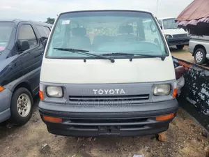 Toyota HiAce 2006 White