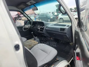 Toyota HiAce 2006 White