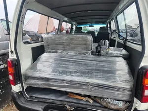 Toyota HiAce 2006 White