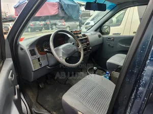Toyota HiAce 2001 Blue