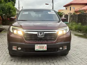 Honda Ridgeline RTL FWD Crew Cab 125.2 in. WB 2017 Red