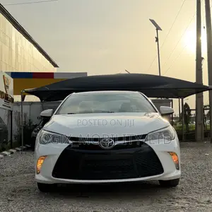 Toyota Camry SE 4dr Sedan (2.5L 4cyl 6A) 2016 White