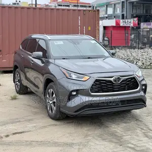 Toyota Highlander XLE 2021 Gray