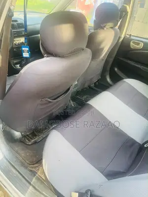 Toyota Corolla 2000 Gold