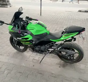 Kawasaki Ninja 400 2023 Green