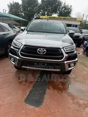 Toyota Hilux 2024 Black