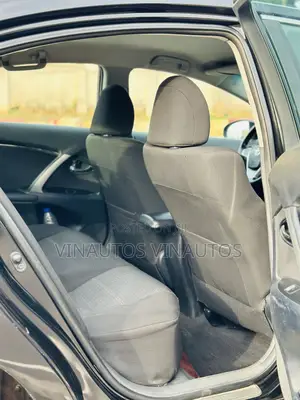 Toyota Avensis 2013 Black