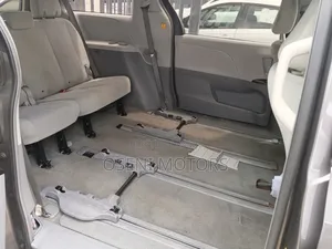Toyota Sienna 2011 Gray