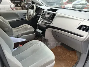 Toyota Sienna 2011 Gray