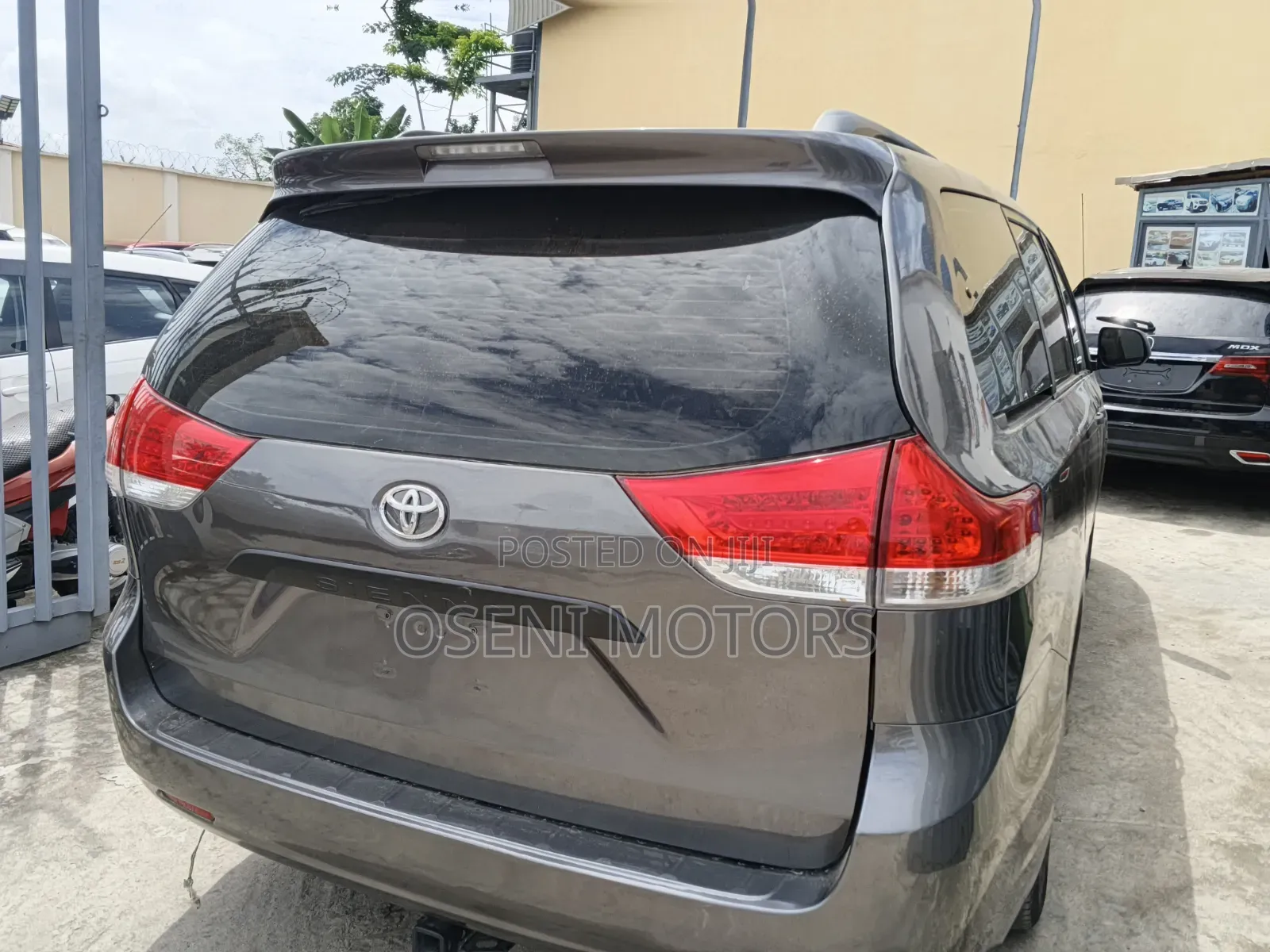 Toyota Sienna 2011 Gray
