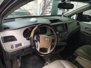 Toyota RAV4 2012 Red