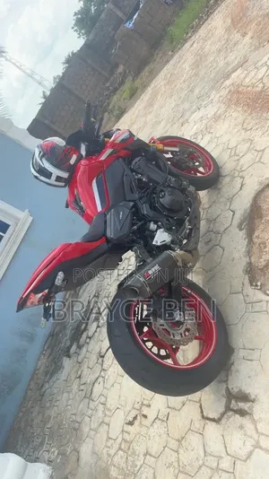 Kawasaki Z900 2022 Red