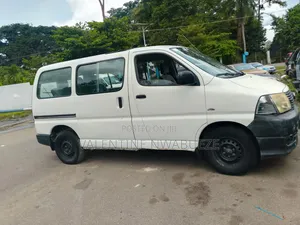 Toyota HiAce 2002 White