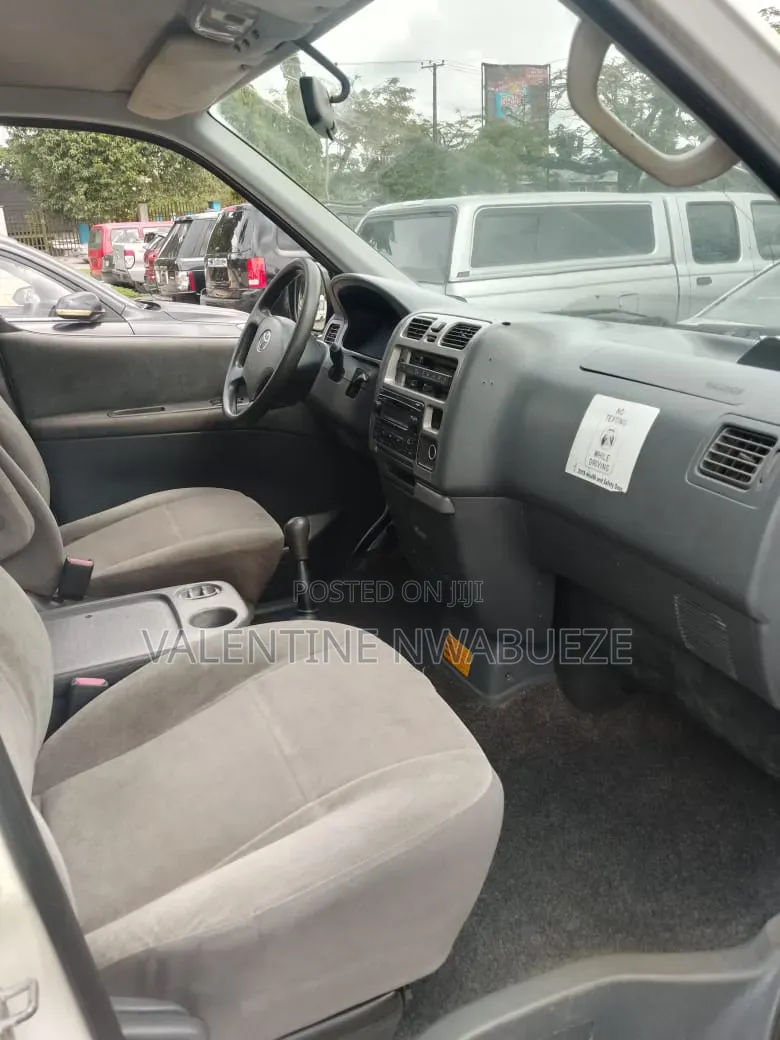 Toyota HiAce 2002 White