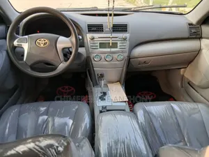 Toyota Camry LE 4dr Sedan (2.4L 4cyl 5A) 2009 Silver