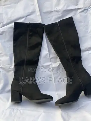 A Boohoo Faux Suede Low Block Pull-on Knee-High Boots