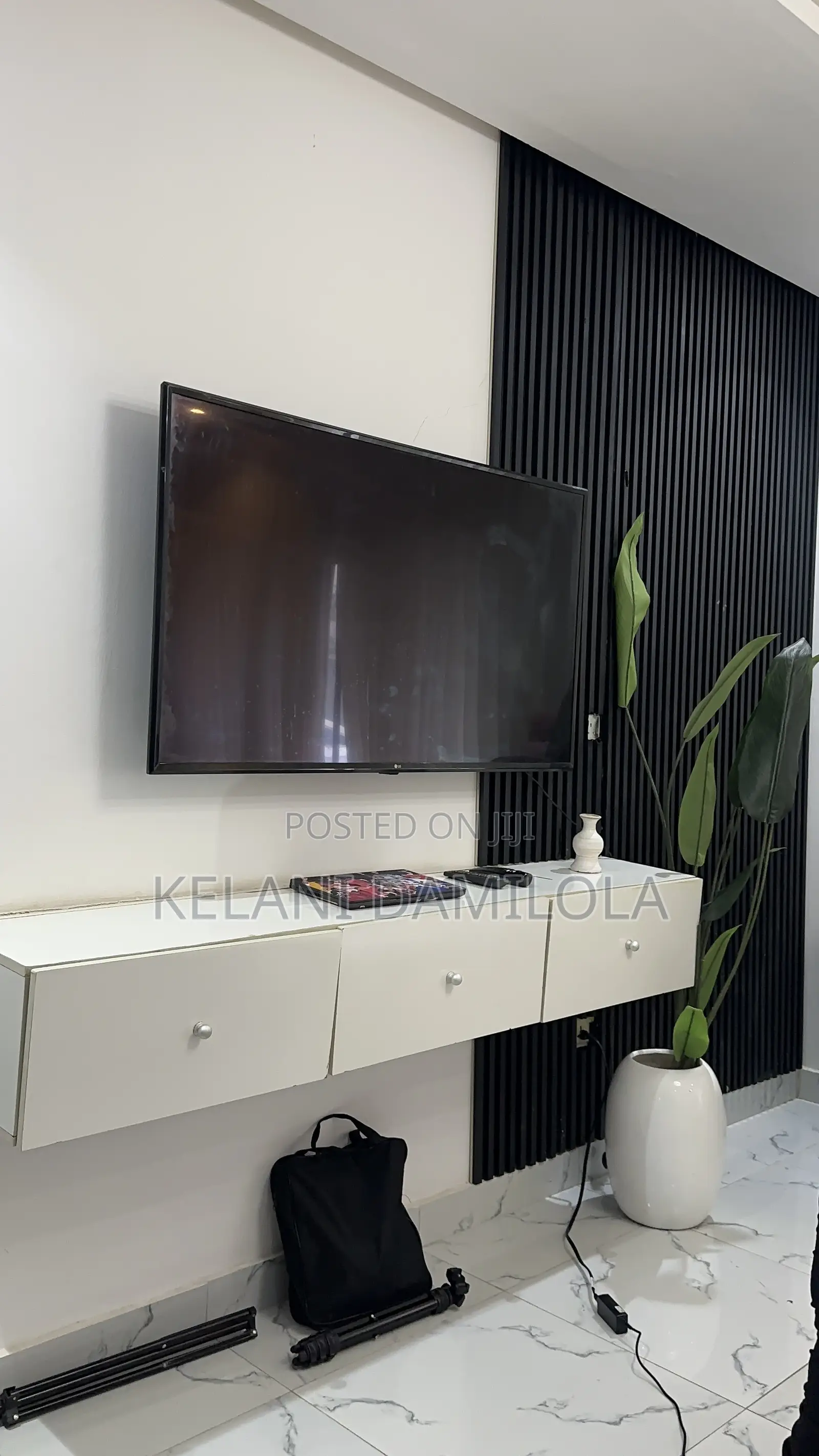 Tv Console and Black Panel Caddings