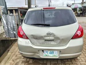 Nissan Tiida 2005 Gold