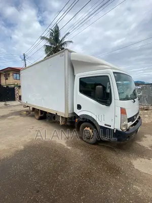 Nissan Caravan (Urvan) 2013 White
