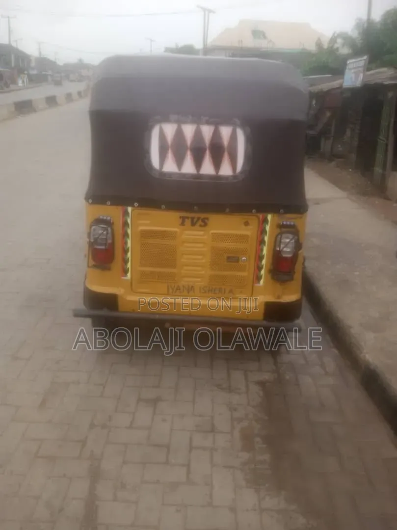 Volkswagen Transporter 2005 Yellow