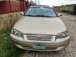 Toyota Camry Automatic 1999 Gold