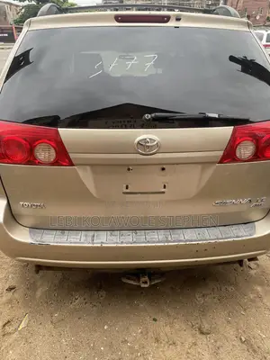 Toyota Sienna LE AWD 2006 Gold