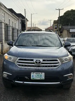 Toyota Highlander Limited 3.5l 4WD 2013 Blue