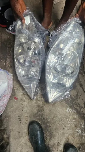 Headlight Nissan Primera 2005