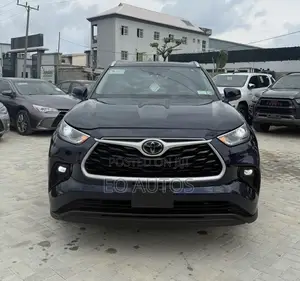 Toyota Highlander XLE 2021 Blue