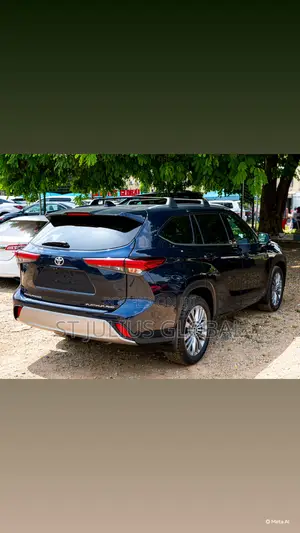 Toyota Highlander Platinum 2022 Blue
