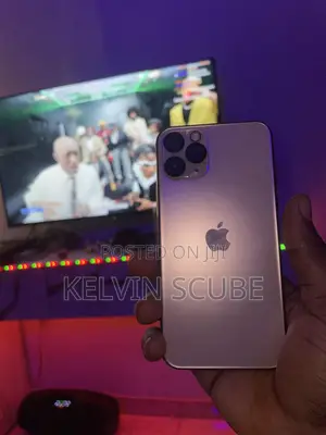 Apple iPhone 11 64 GB Gold