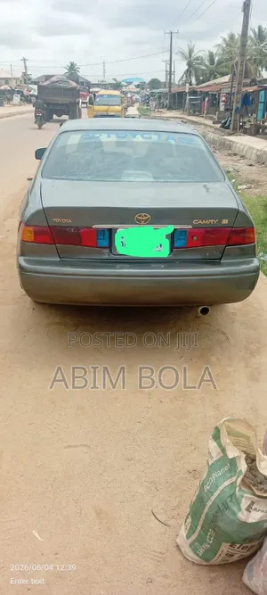 Toyota Camry 2000 Gray