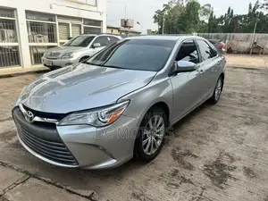 Toyota Camry XLE 4dr Sedan (2.5L 4cyl 6A) 2016 Silver