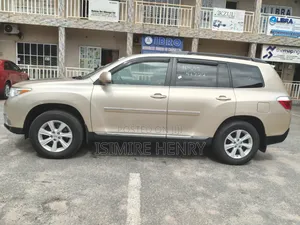 Toyota Highlander 2013 Gold