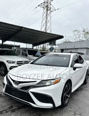 Toyota Camry 2018 White