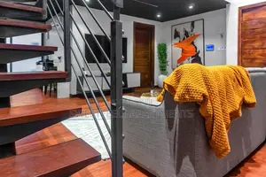 2 Bedroom With Middle Sized Bed