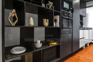 2 Bedroom With Middle Sized Bed
