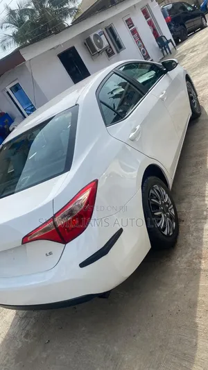 Toyota Corolla 2018 White