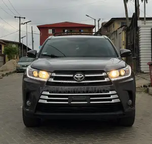 Toyota Highlander XLE V6 4x4 (3.5L 6cyl 6A) 2016 Gray