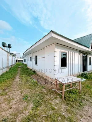 8bdrm Bungalow in Uyo for rent