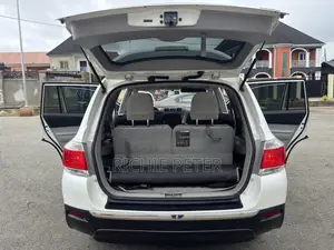 Toyota Highlander SE 2012 White