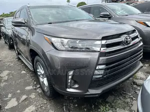Toyota Highlander Limited Platinum V6 4x2 (3.5L 6cyl 6A) 2016 Gray