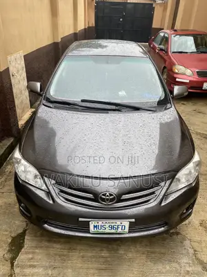 Toyota Corolla Base 4dr Sedan (1.8L 4cyl 5M) 2011 Gray