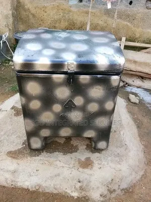 Dispatch Delivery Box For Sale At Jikwoyi Phase 3 Abuja.